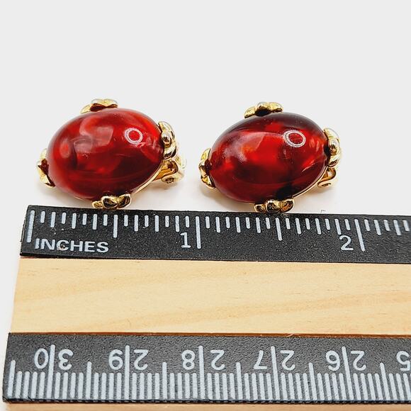 Vintage Red Marbled Lucite Clip-On Earrings Gold Tone Oval 1 Inch - Picture 7 of 8